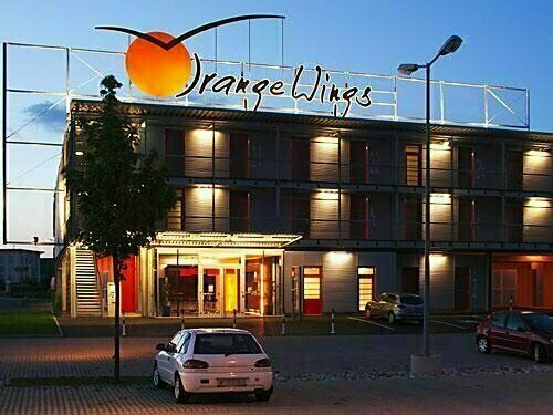 Гостиница Hotel Orange Wings Wiener Neustadt в Винер-Нойштадте