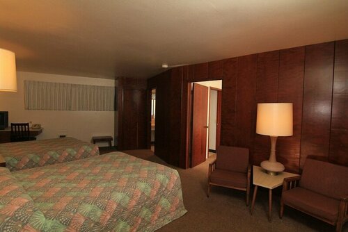 Гостиница Curly Redwood Lodge в Кресент Сити