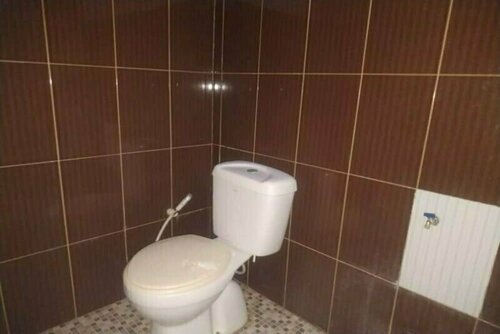 Гостиница Oyo 90699 Yellow White Guesthouse Palu в Провинции Центральный Сулавеси