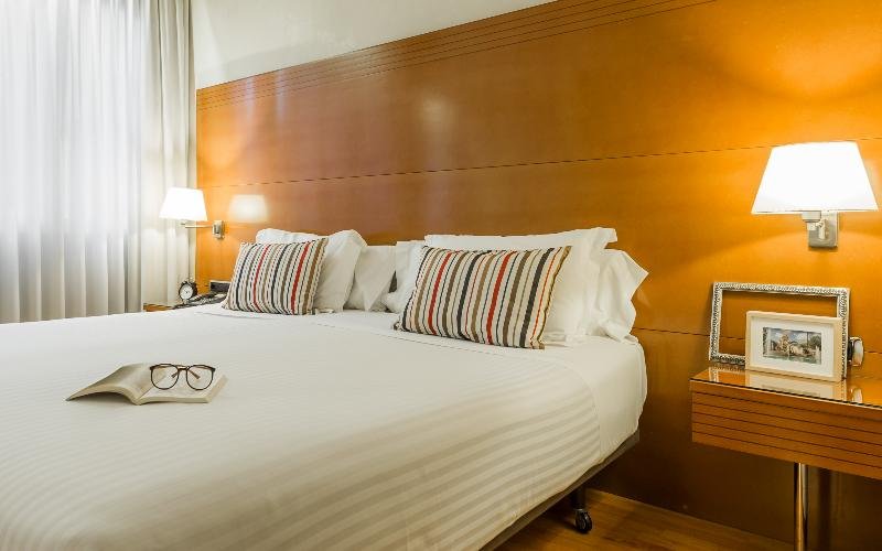 Фото Aparthotel Mariano Cubi Barcelona
