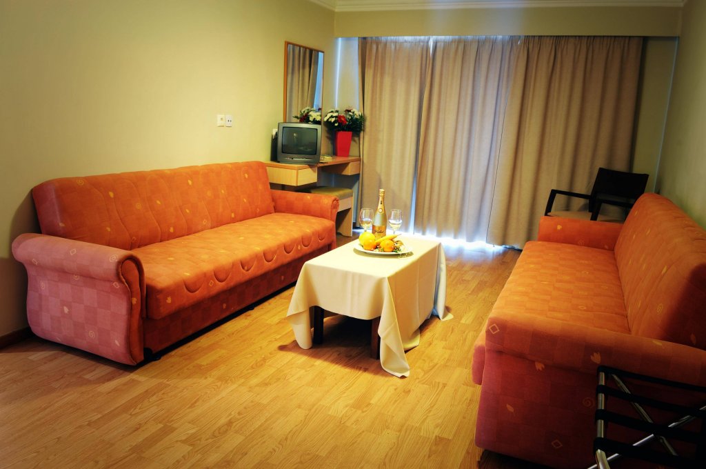 Фото Hotel Triton