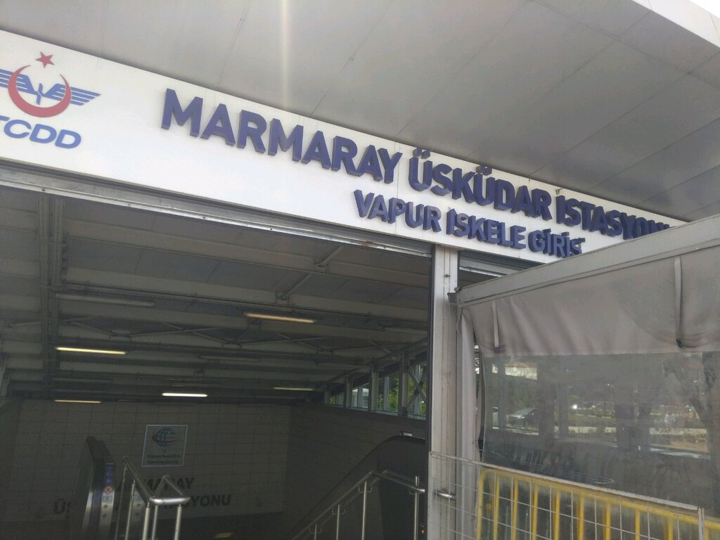 Public transport stop Marmaray istasyonu, Uskudar, photo