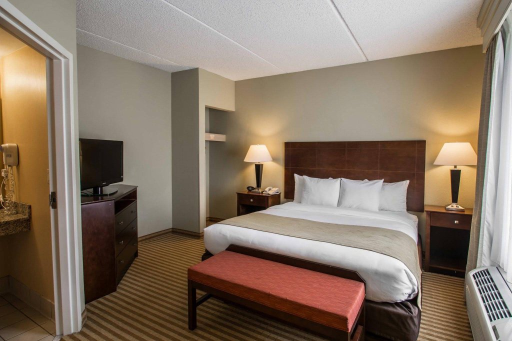 Фото Comfort Suites Near Universal Orlando Resort