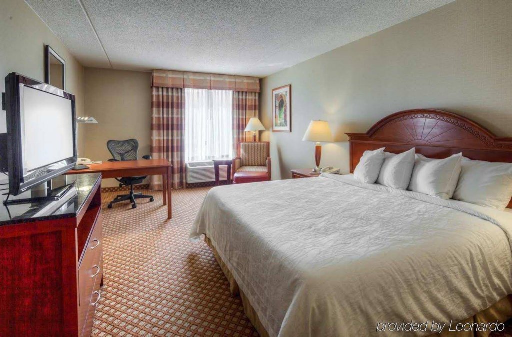 Фото Hilton Garden Inn Norwalk