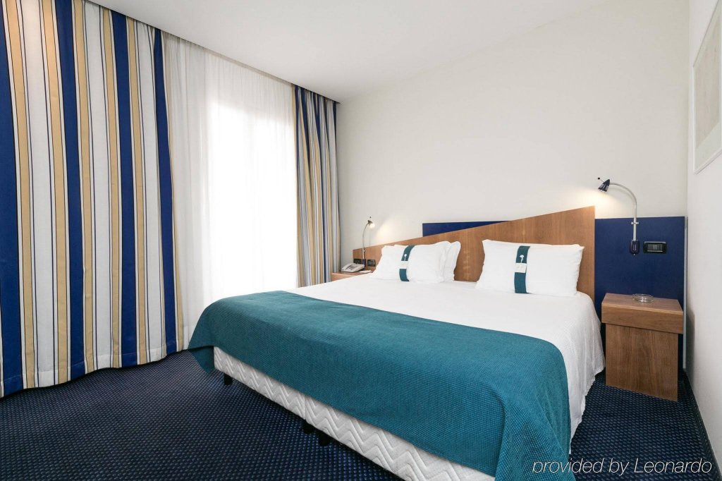 Фото B&B Hotel Roma Tuscolana San Giovanni