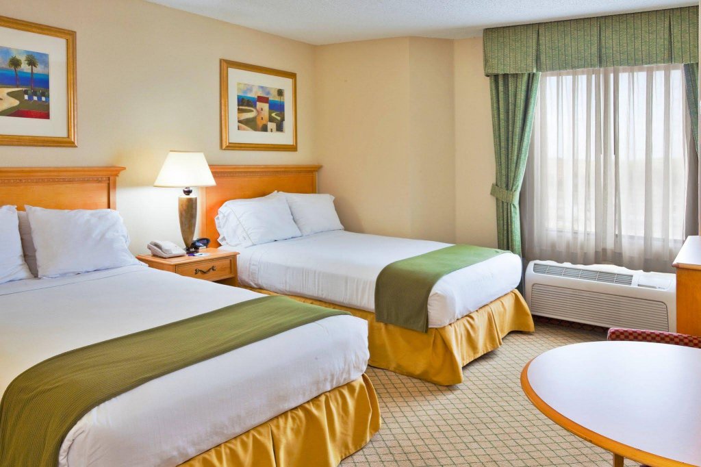 Фото Holiday Inn Express & Suites Nearest Universal Orlando, an Ihg Hotel