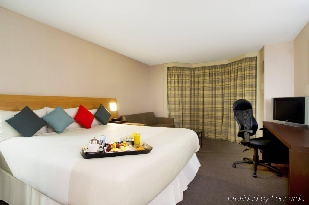 Фото Novotel Montreal Centre