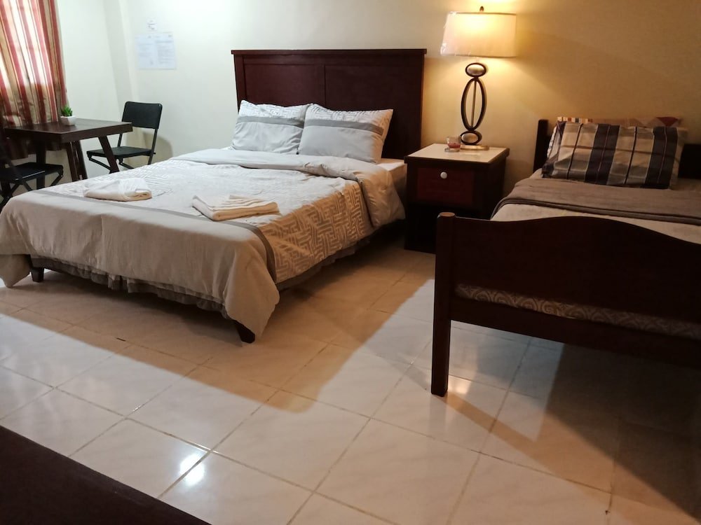 Фото B&j Guesthouse and Functions Inc