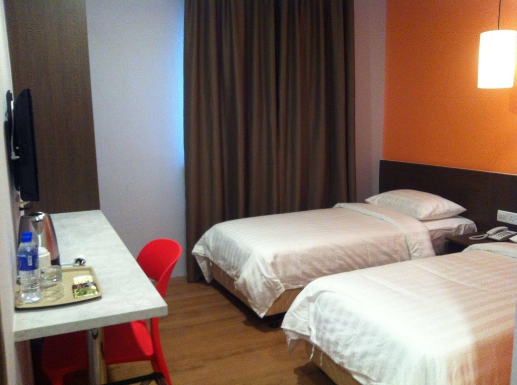 Фото Golden Peak Inn