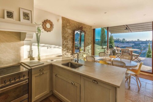 Гостиница Villa Sunset in Gordes в Апте