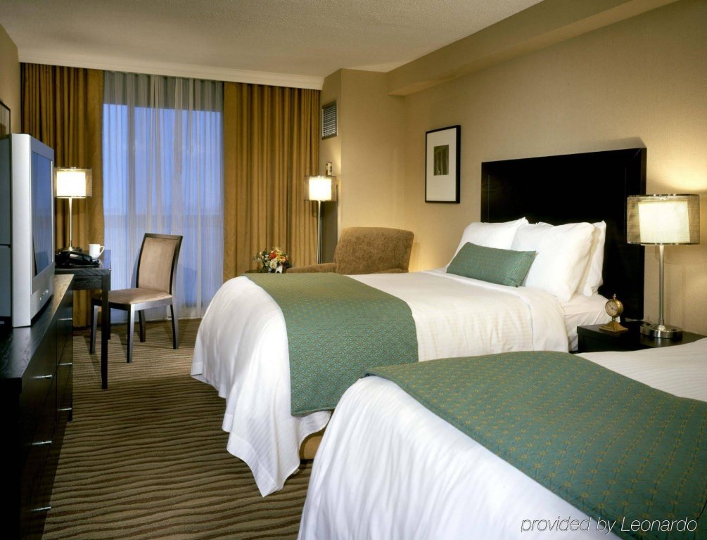 Фото Chelsea Hotel, Toronto