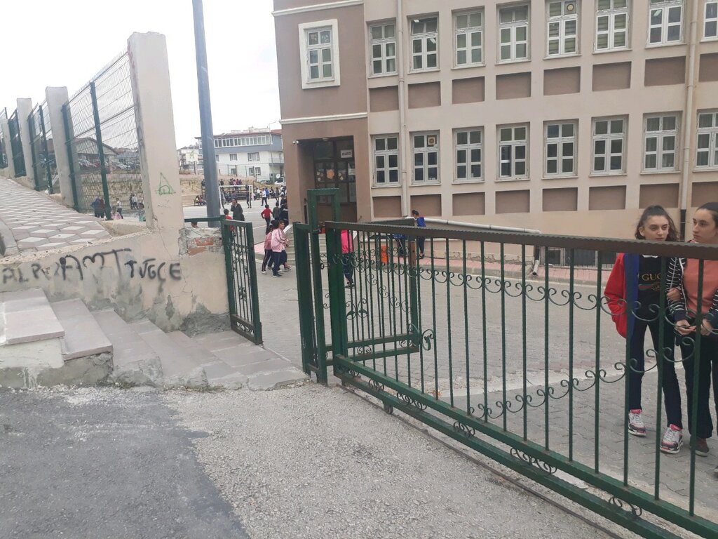 Escuela de enseñanza general Martyr Adil Erdoğan Middle School, , foto