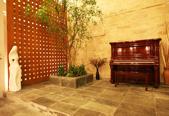 Фото Lakeshore Hotel & Apartments