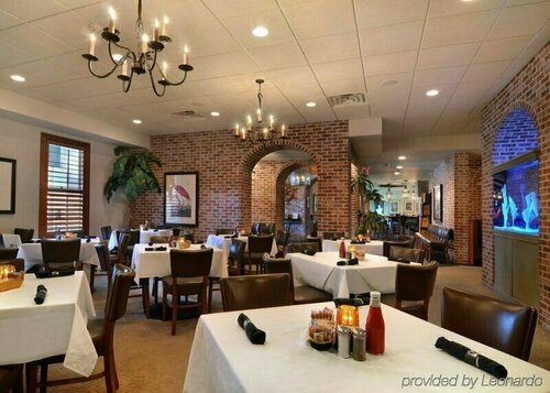 Гостиница Clarion Inn Conference Center Gonzales в Гонсалесе