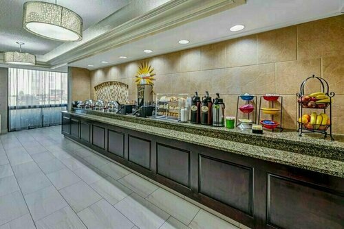 Гостиница La Quinta Inn & Suites by Wyndham Dallas I-35 Walnut Hill Ln в Карроллтоне