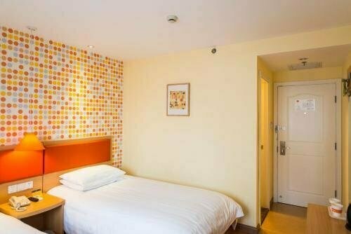 Гостиница 7Days Inn Kunming East Station Juhua Overpass в Куньмине