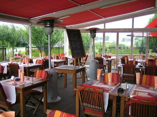 Гостиница Threeland Hotel в Петанже