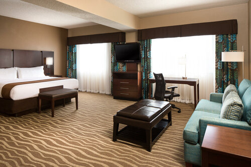Гостиница Holiday Inn and Suites Overland Park West, an Ihg Hotel в Ленексе