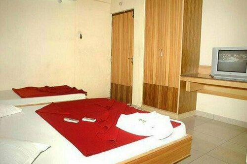 Гостиница Ug Regal Hotel в Карнатаке