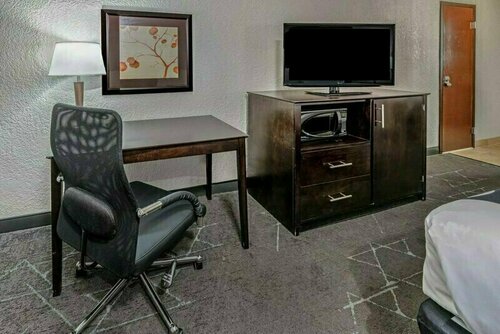 Гостиница La Quinta Inn & Suites by Wyndham Dallas I-35 Walnut Hill Ln в Карроллтоне