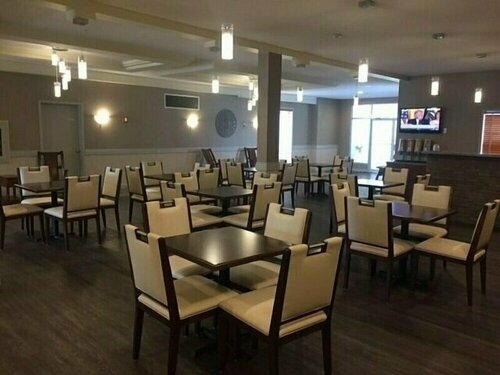 Гостиница Days Inn & Suites by Wyndham Brooks в Бруксе