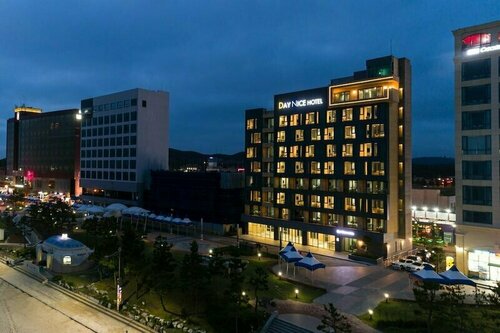 Гостиница Day Nice Hotel в Порёне