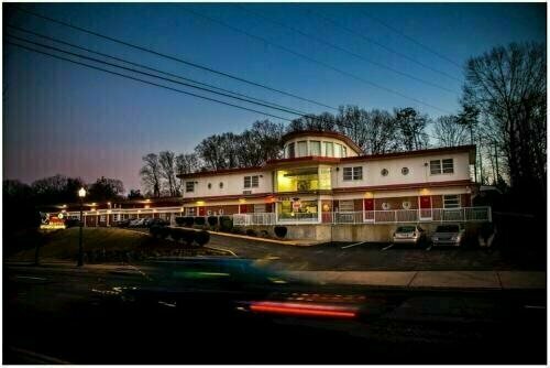 Гостиница Lee High Inn во Вьенне