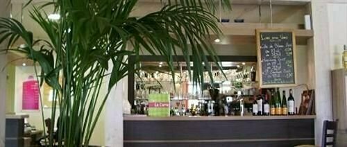 Гостиница Contact Hôtel Fontenay-le-Comte в Фонтене-ле-Конте