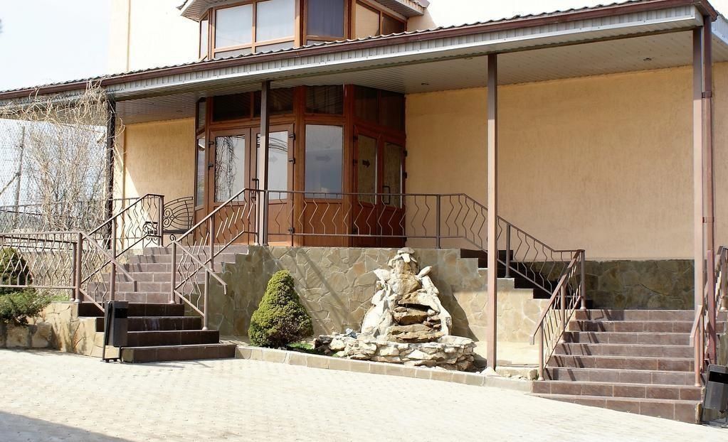 Фото Монест