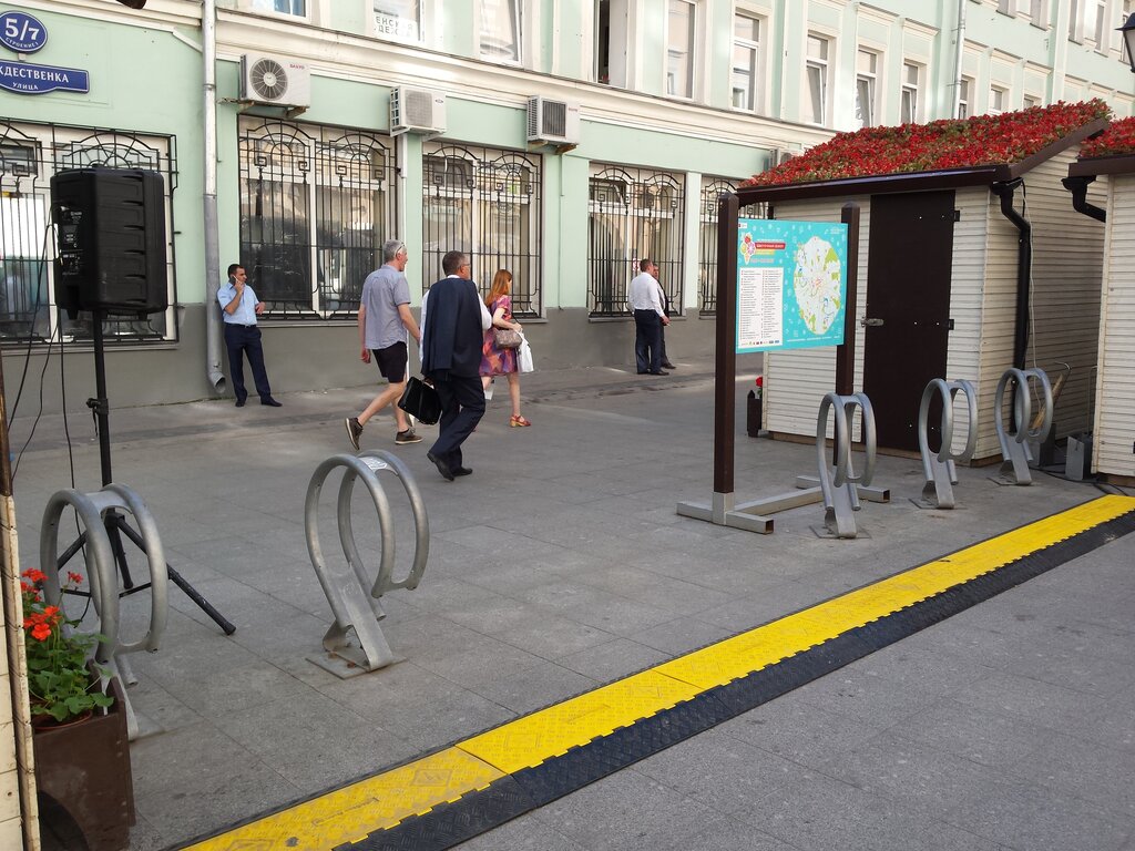 Bicycle parking Velosipednaya parkovka № 11015 metro Kuznetsky most, Moscow, photo