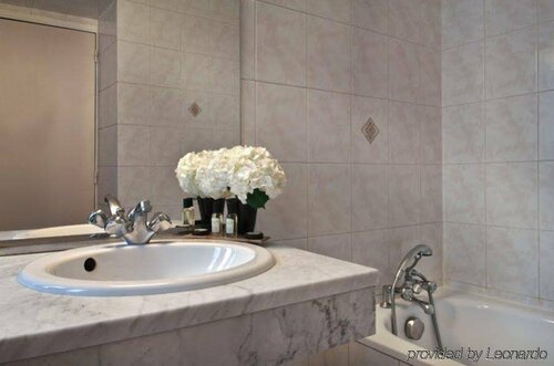 Гостиница Le Bon Hotel в Нейи-сюре-Сене
