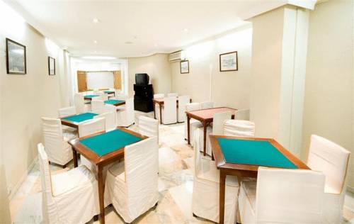 Фото Hotel Monarque El Rodeo