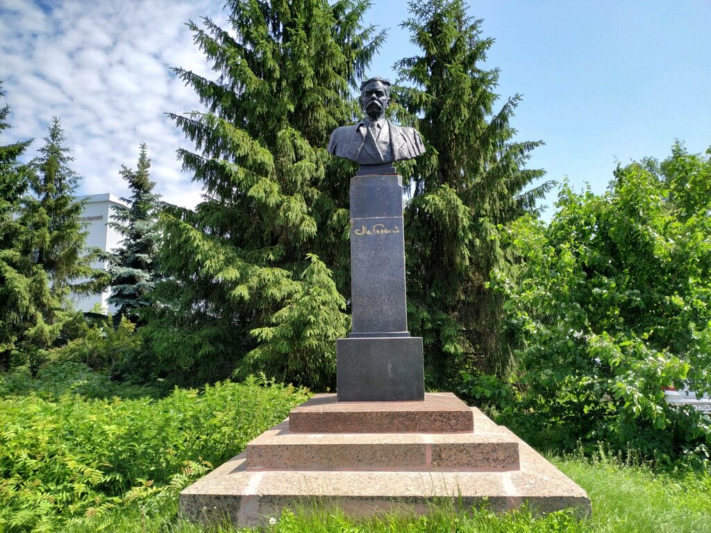 Жанровая скульптура М. Горький, Казань, фото