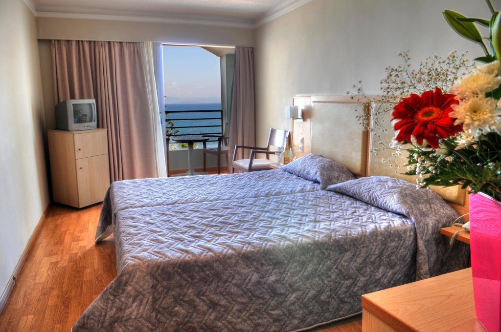 Фото Hotel Triton