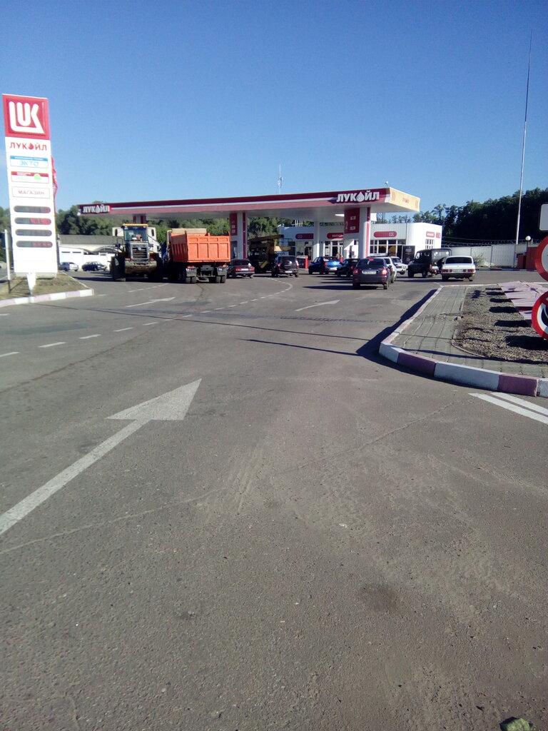 Benzin istasyonu Lukoil, Uriupinsk, foto