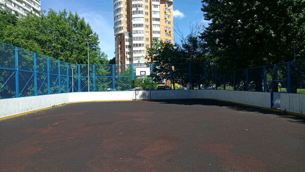 Sports ground Vnutridvorovaya sportivnaya ploshchadka, Katok, Moscow, photo