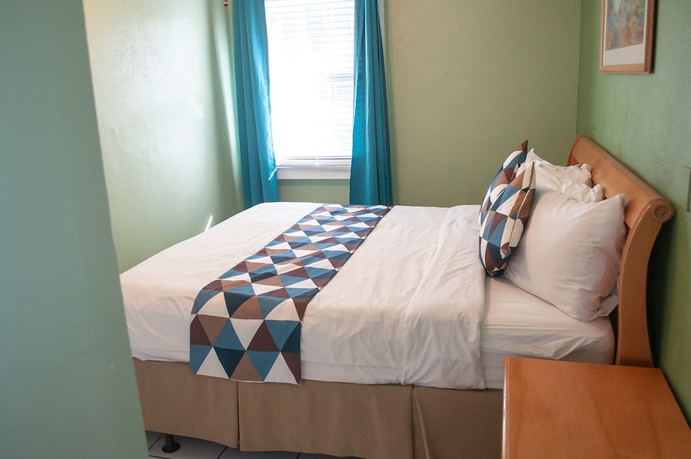 Фото Hollywood Beach Swan