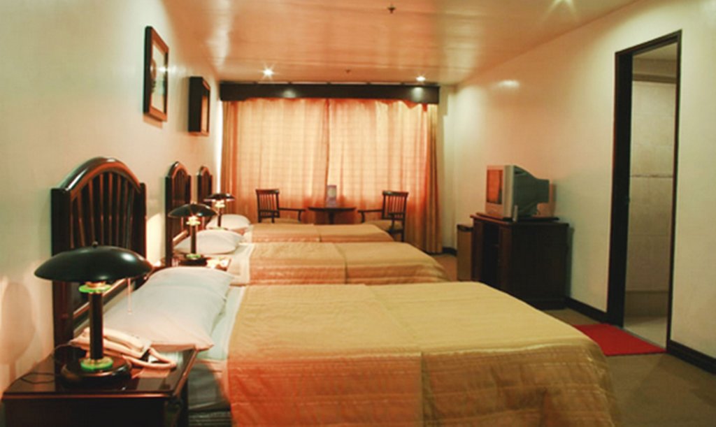 Фото Pines View Hotel