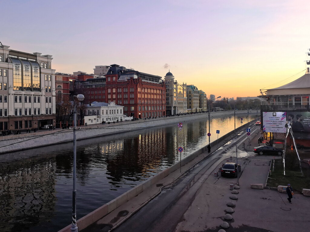 Бизнес-центр Голутвинский двор, Москва, фото