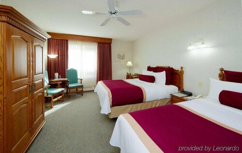 Гостиница The Elk & Avenue Hotel