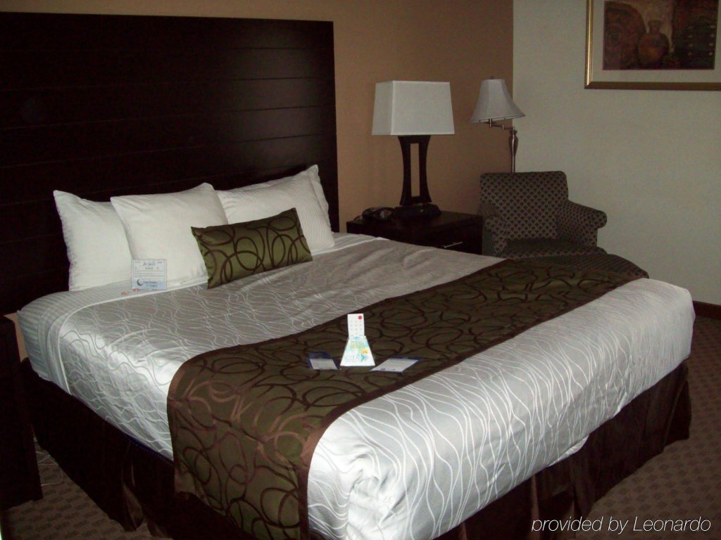 Фото Best Western Airport Albuquerque InnSuites Hotel & Suites
