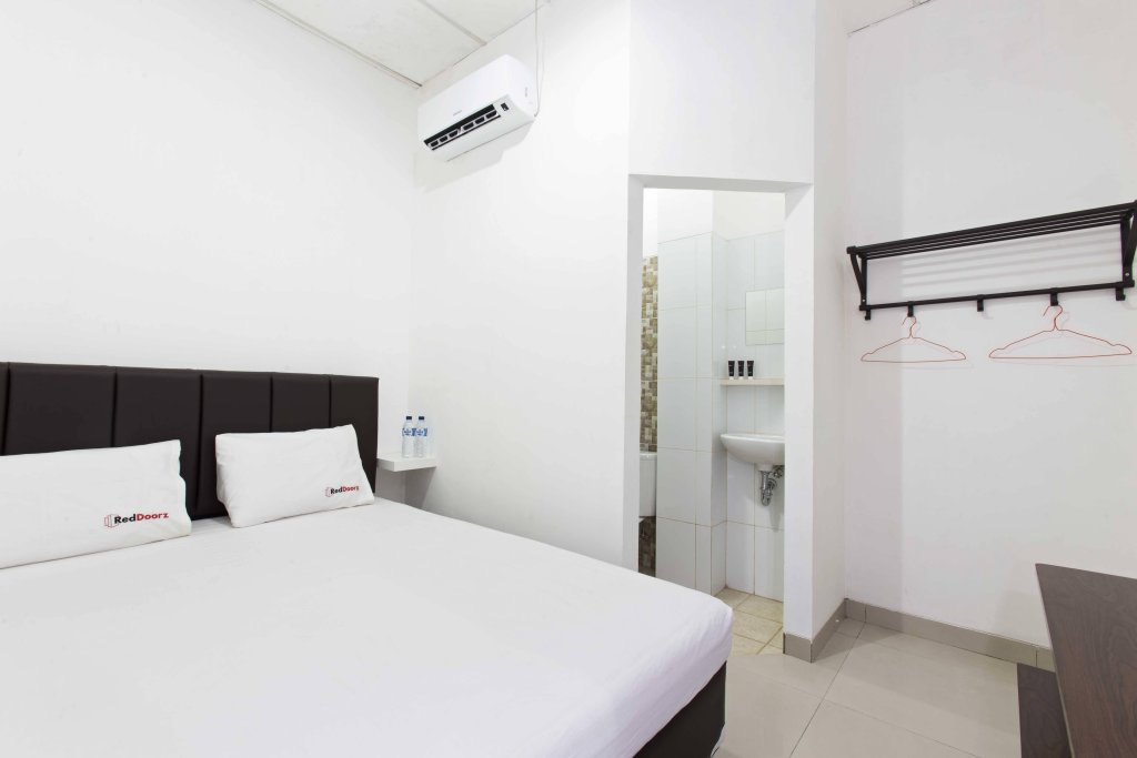 Фото Reddoorz @ Kemanggisan