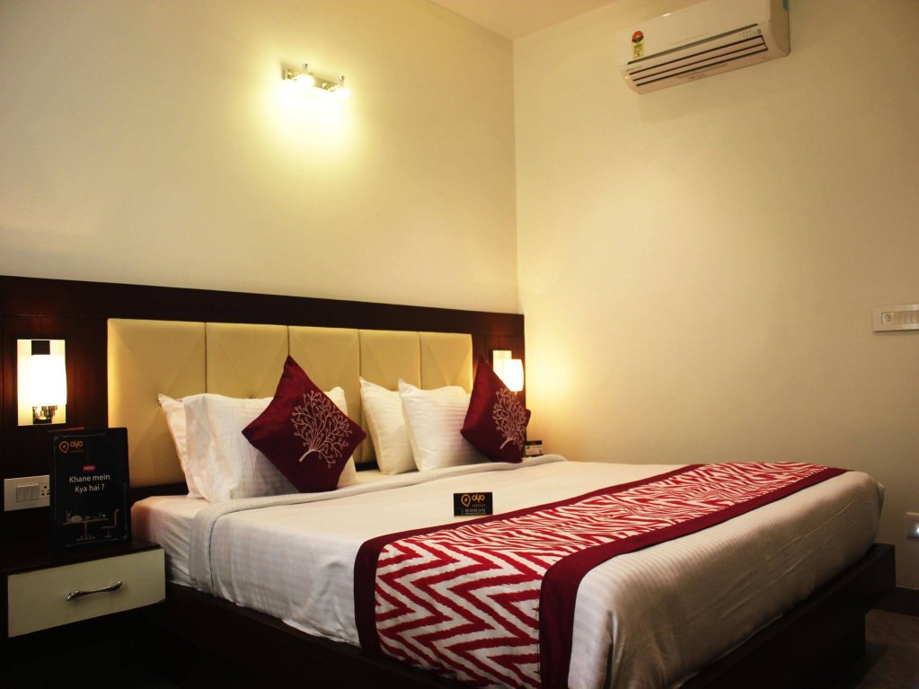 Фото Hotel Taj Heights