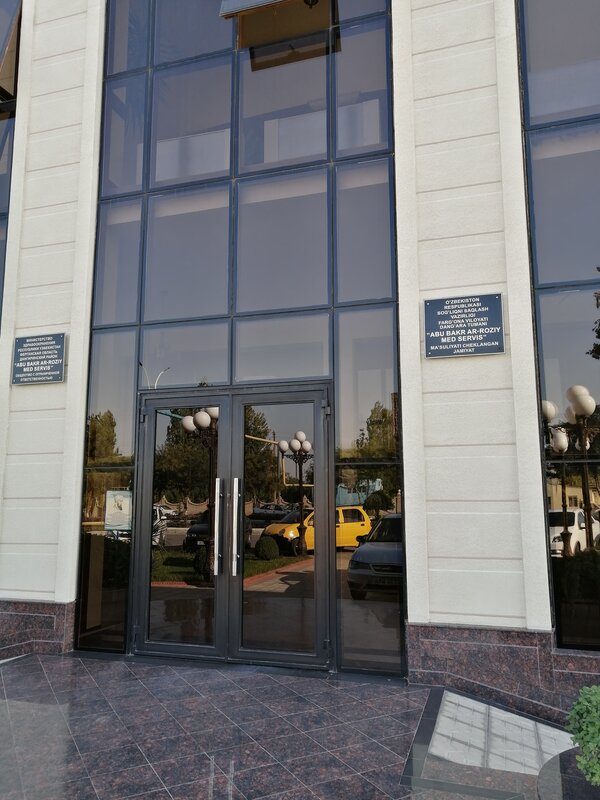 Qizlar jinsiy aloqa oynasiga qaradi