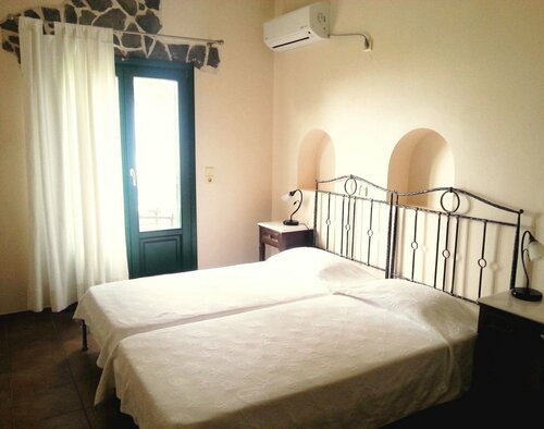 Внешний вид отеля Costa Marina Villa в Муниципальной единице Фирах, фото 1