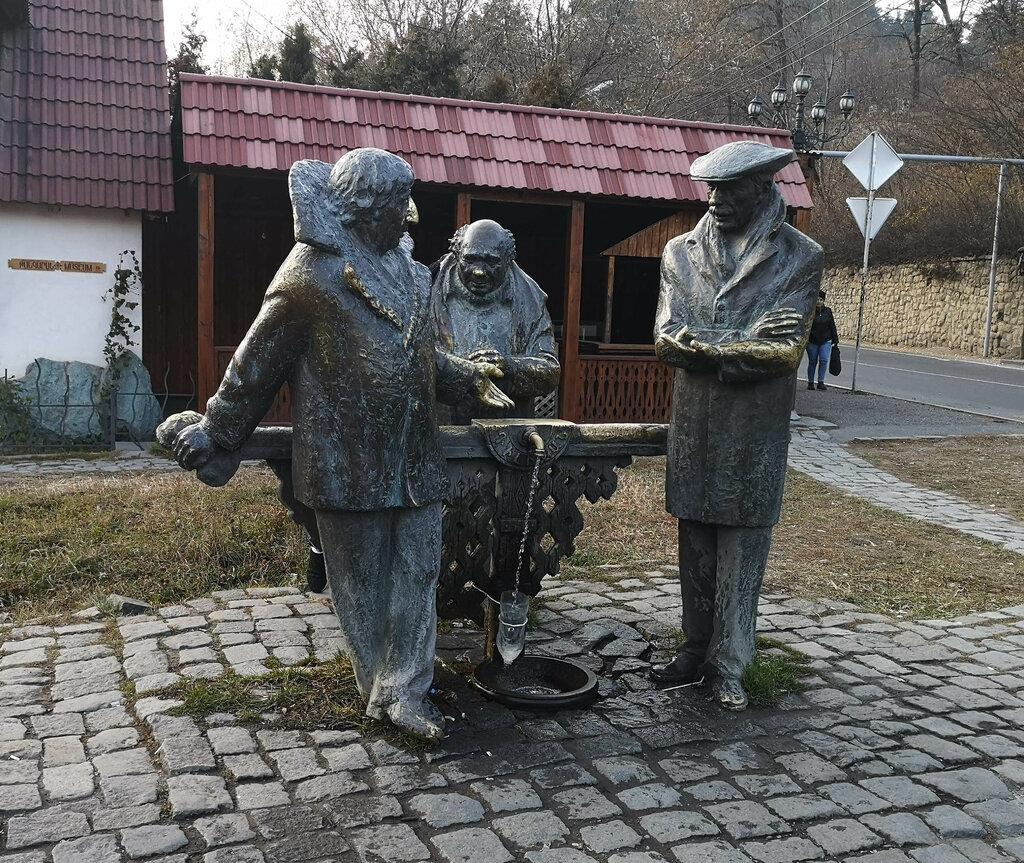 Памятник мкртчяну в армении
