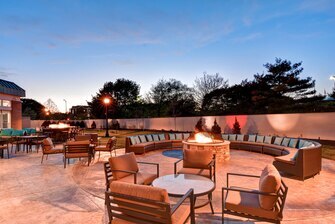 Фото Courtyard by Marriott Long Island Islip/Courthouse Complex