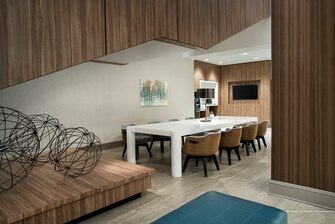 Фото Delta Hotels by Marriott Richmond Downtown