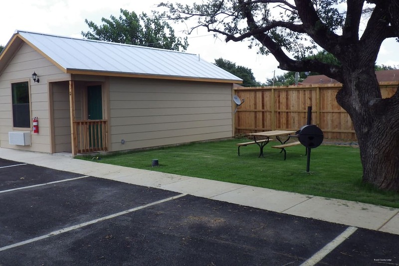 Фото Brush Country Lodge