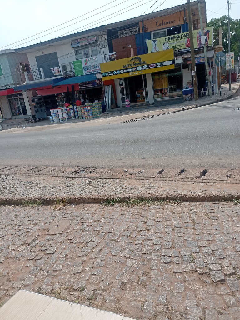 Tailor Creativeline, Accra, photo